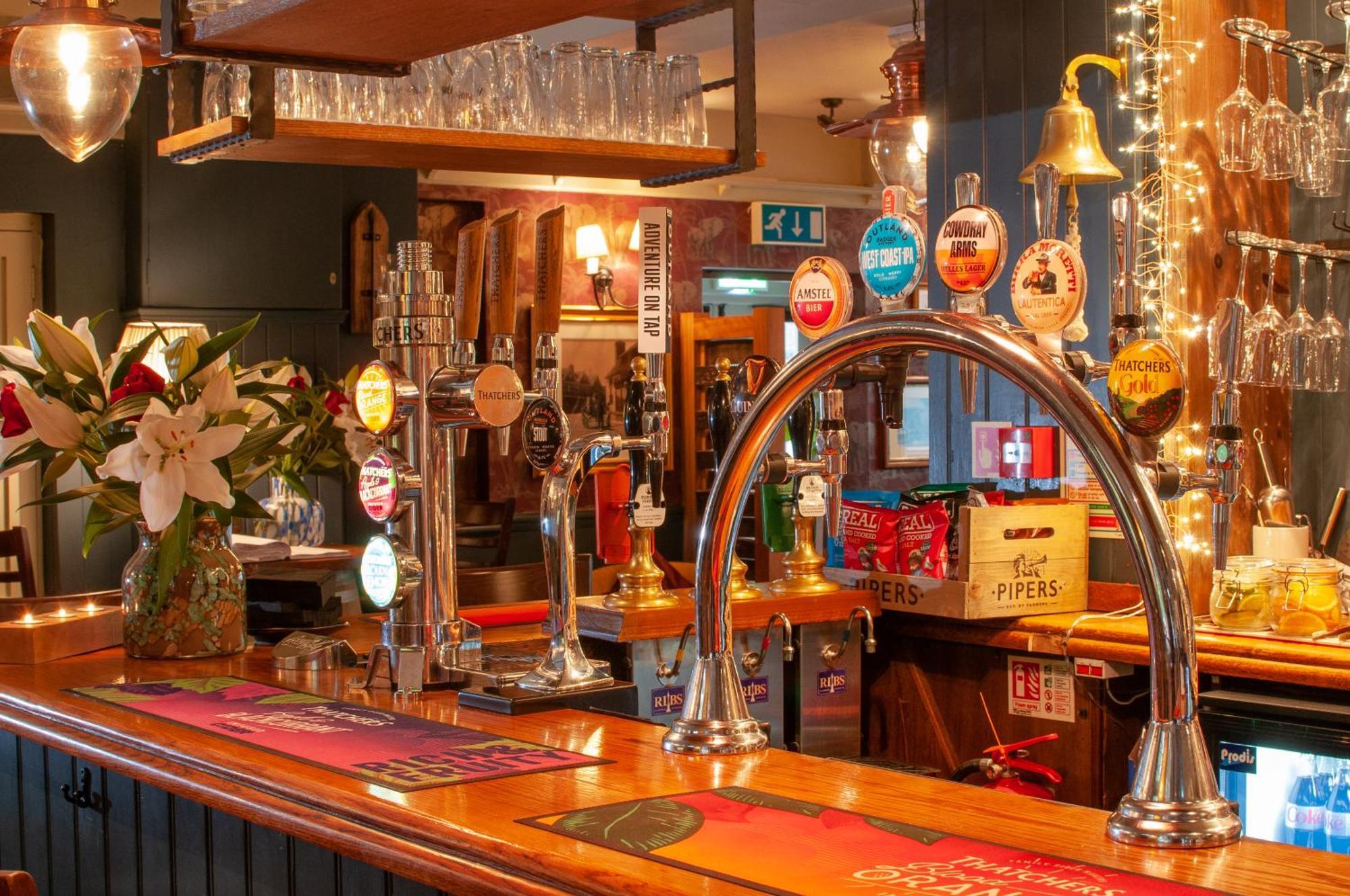 Bed & Breakfast The Cowdray Arms