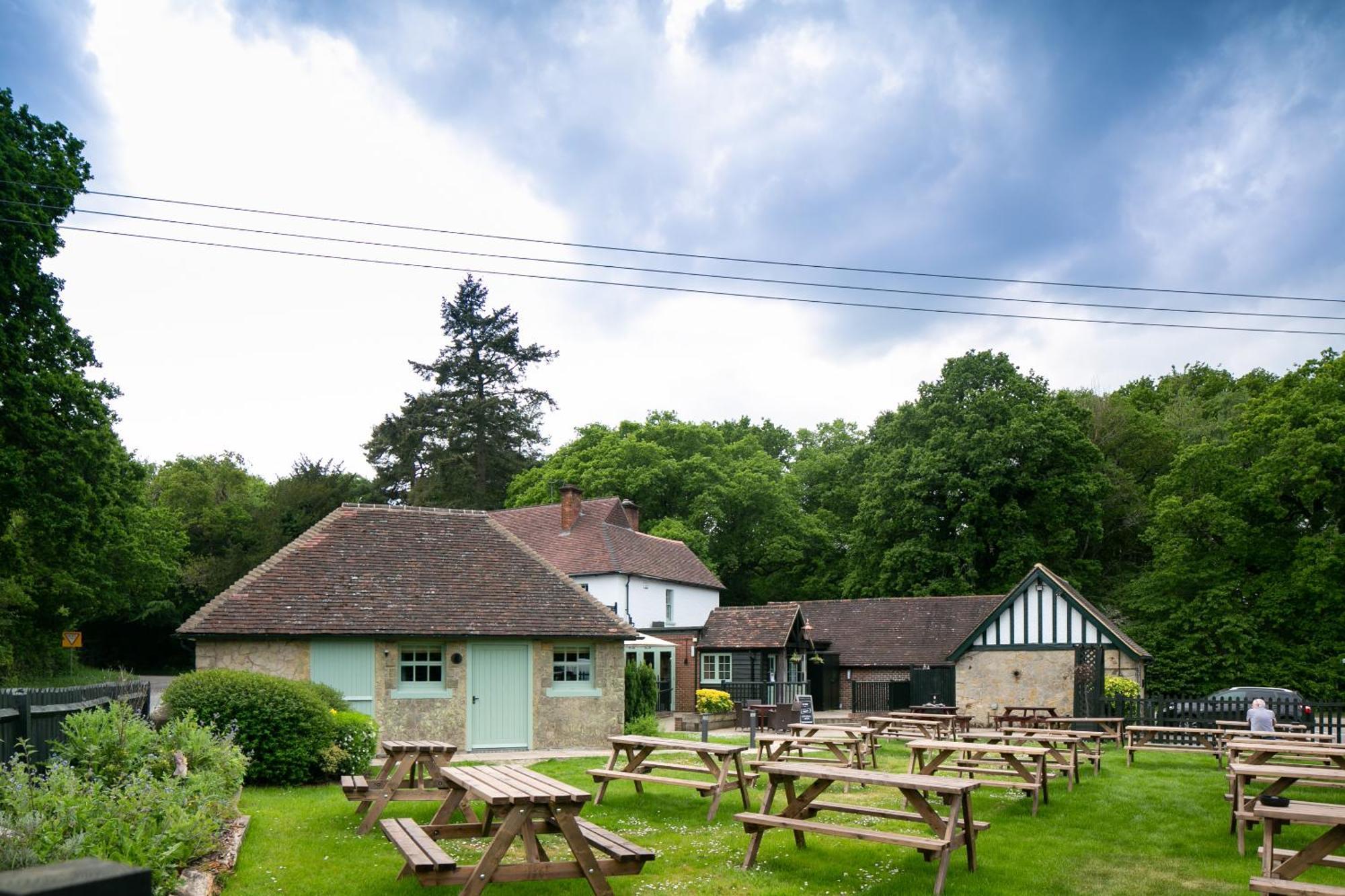 The Cowdray Arms 2* Worth (West Sussex)